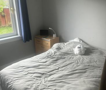 2 Bed Flat, Edinburgh, EH11 - Photo 5