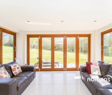 Manor Barns Lane, Finchampstead, Wokingham, RG40 - Photo 1