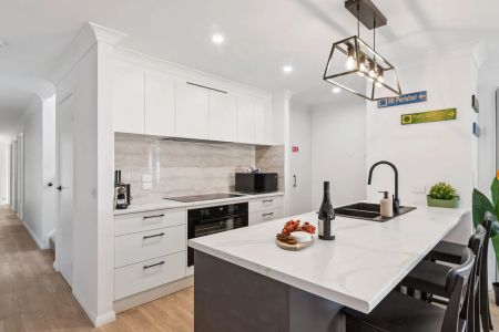 Spacious 5-Bedroom Furnished Home in the Heart of Jindabyne - Photo 2