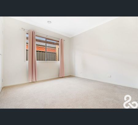 15 Grattan Street, South Morang, Vic 3752 - Photo 2