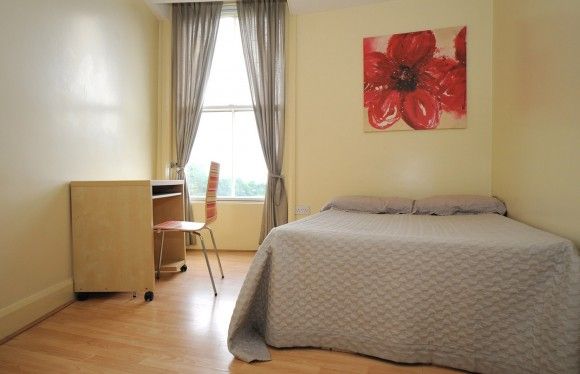 MODERN STUDENT 4 BEDROOM TERRACE NR TOWN CENTRE WITH UTILITES INCLUDED - Photo 1