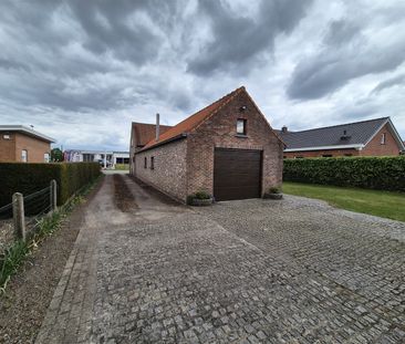 Charmante open bebouwing met tuin en dubbele garage. - Photo 5