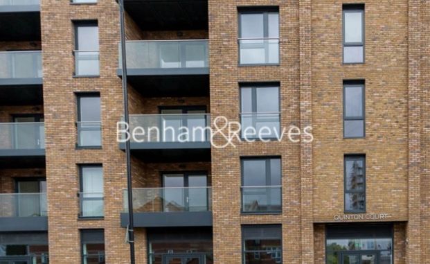 2 Bedroom flat to rent in Plough Way, Surrey Quays, SE16 - Photo 1