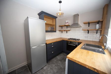 2 bedroom terraced house to rent - Photo 4