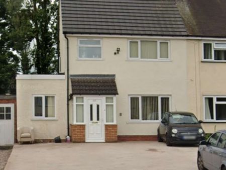 SPACIOUS EN-SUITE HOUSESHARE NEAR NEW CROSS HOSPITAL Room 1 - Photo 4