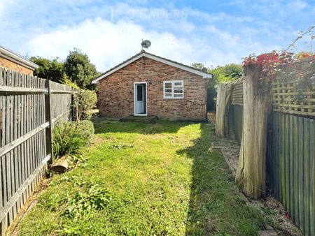 2 bedroom bungalow to rent Darenth Avenue, TN10 - Photo 2