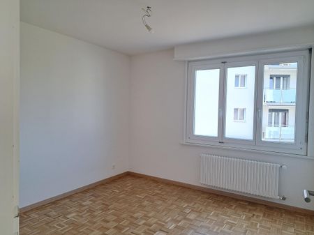 JOLI 3 PIECES RENOVE DANS IMMEUBLE AVEC ASCENSEUR - Photo 2