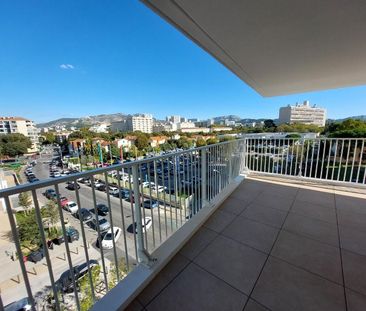 location Appartement T3 DE 58.8m² À MARSEILLE - Photo 2