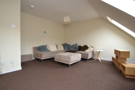 2 bedroom flat to rent - Photo 2