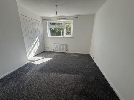 4 bedroom detached house to rent - Photo 2