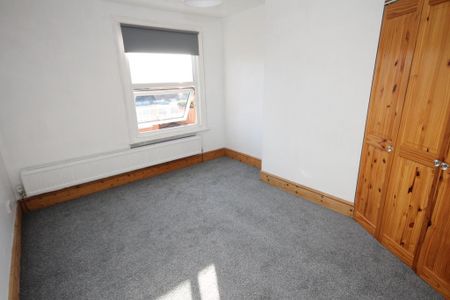 2 bedroom end of terrace house to rent - Photo 2