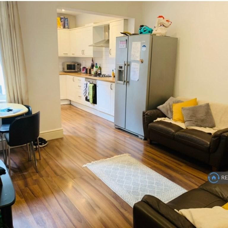 4 bedroom terraced house to rent - Photo 1