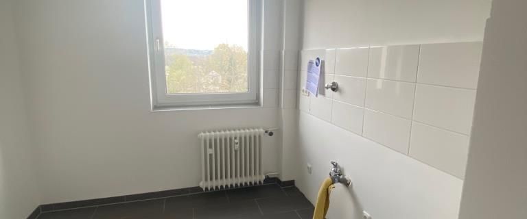Mit Balkon und modernem Badezimmer inkl. Wanne - Foto 1