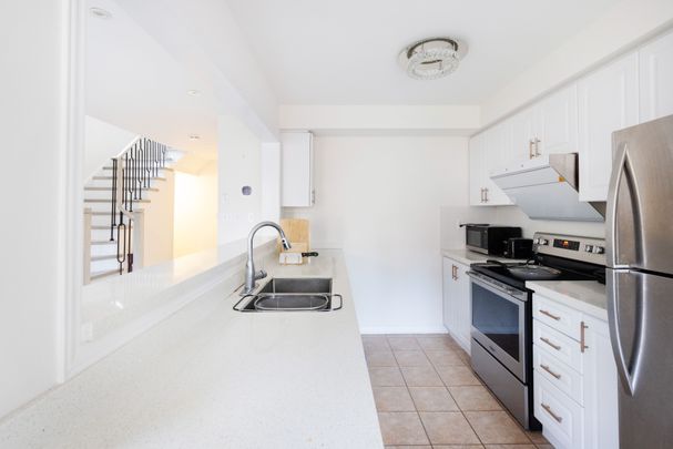 For Lease - 48 Warren Bradley Street, Markham, Ontario - Photo 1