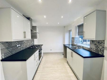 2 bedroom terraced house to rent - Photo 4