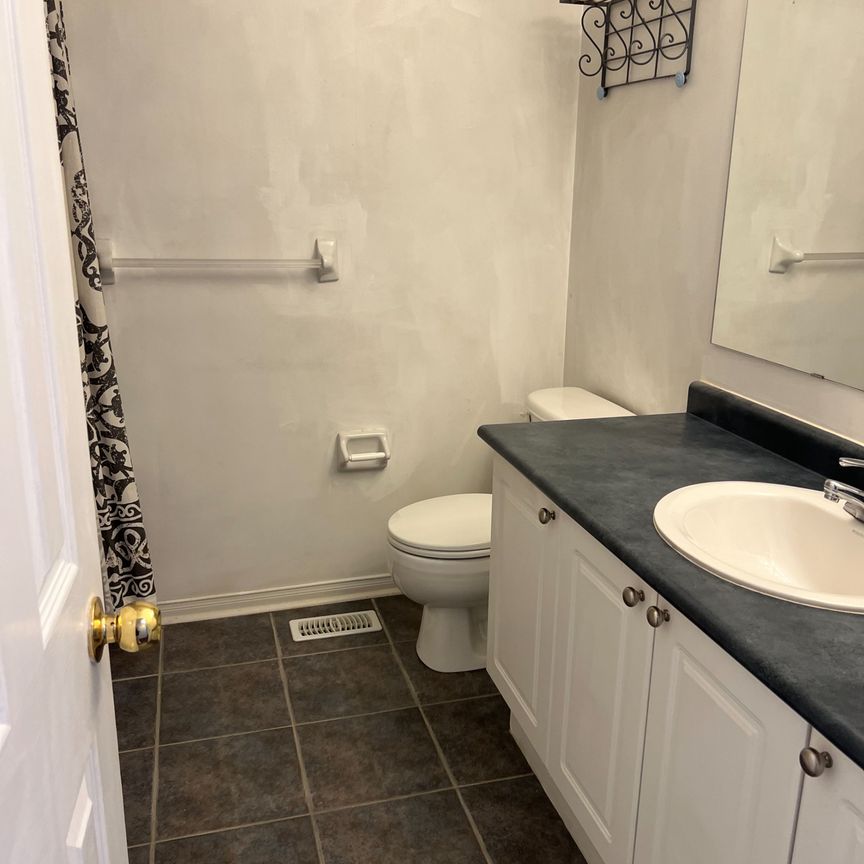 For Lease - 7 Settler's Court, Whitby, Ontario - Photo 1