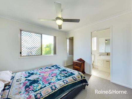 Beautifully Designed Three-Bedroom Townhouse - Photo 3