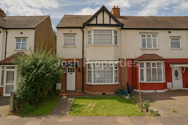 3 bedroom end of terrace house to rent - Photo 1