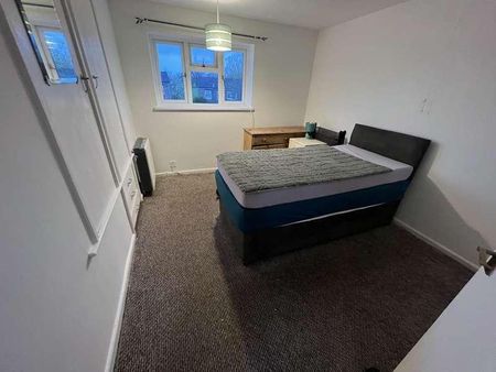 First Floor Flat Lambrok Road, Trowbridge, Wiltshire, BA14 - Photo 4