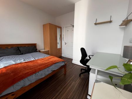 1 bedroom in a house share to rent - Photo 3