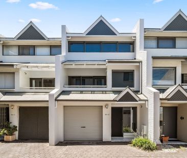 Freshly renovated 3 level townhouse in the heart of the CBD - Photo 1