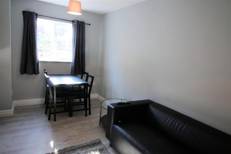 4 bedroom private hall to rent - Photo 3