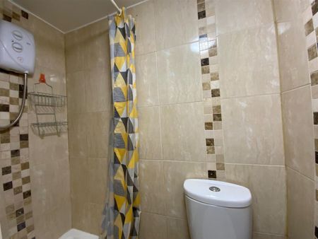 Gunnersbury Avenue, Acton, W3, London - Photo 4