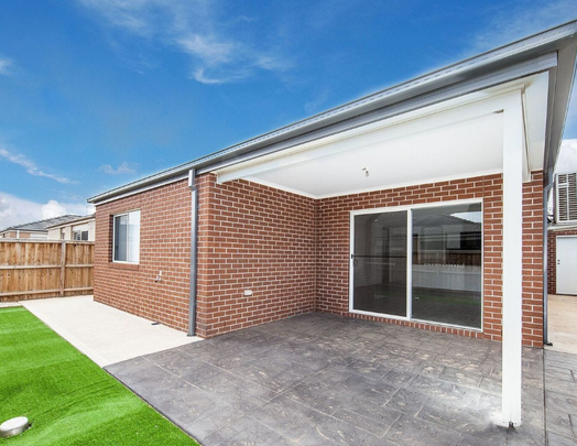 Perfect 4-Bedroom Family Home with Unbeatable Location! - Photo 1