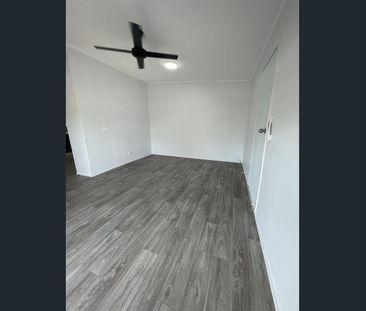 Renovated 3 Bedroom Home ! - Photo 2