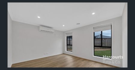 Spacious 4 Bedroom Home in Thornhill Park - Photo 2