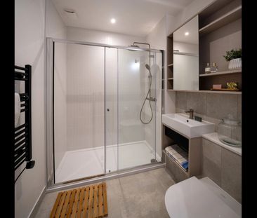 Room in a Shared Flat, Augustus Road, SW19 - Photo 1