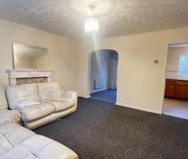 4 bedroom semi-detached house to rent - Photo 3