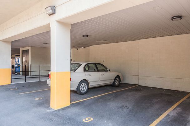 Minutes to Bayshore Shopping Centre; Easy Access to the Queensway - Photo 1