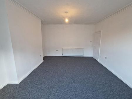 2 bedroom ground floor flat to rent - Photo 2