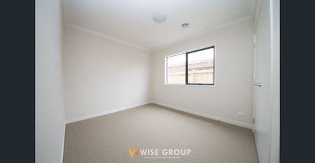 Modern Family Living in the Heart of Highgrove Estate - Photo 3