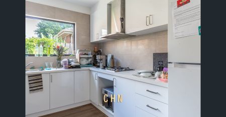 Furnitured Rooming House with Private Ensuites – All Bills Included! - Photo 4