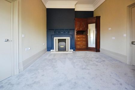 2 bedroom Flat To Let - Photo 2