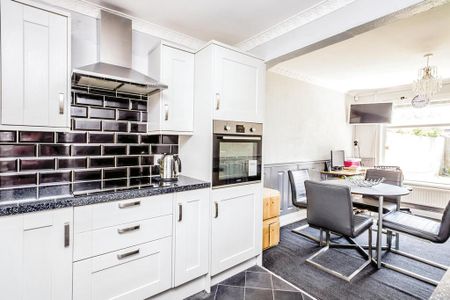 3 bedroom end of terrace house to rent - Photo 3