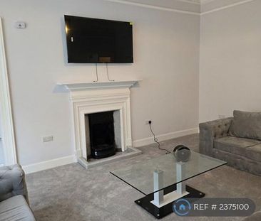 3 bedroom flat to rent - Photo 1