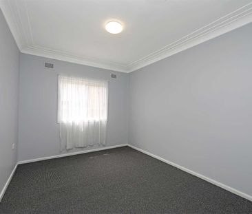 Modern Three Bedroom Home! - Photo 6