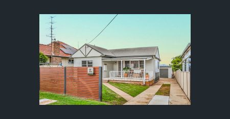 Charming & Convenient Living in the Heart of Telarah - Photo 5