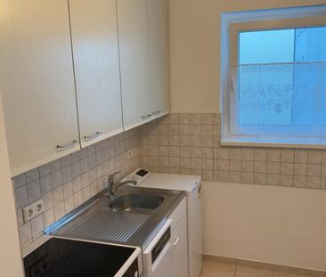 40m2 teilmöblierte Wohnung: Saniert, Balkon, Internet & Parkplatz - Photo 1