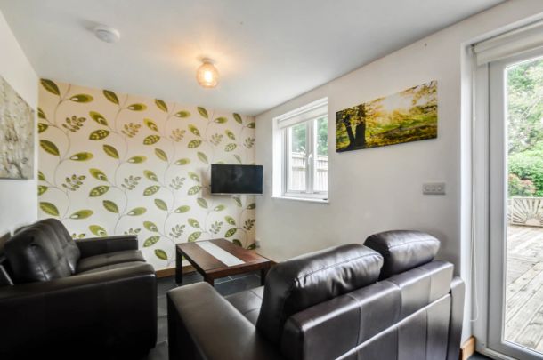 Ardingly Close, Ifield, RH11 - Photo 1