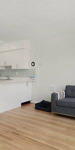 Beautiful bright and cozy Studio in English Bay - Photo 4