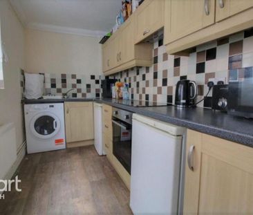 1 bedroom in a house share to rent - Photo 2