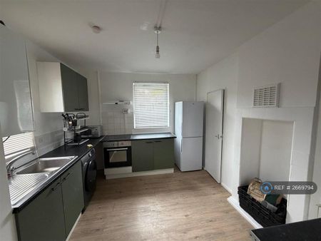 4 bedroom maisonette to rent - Photo 5