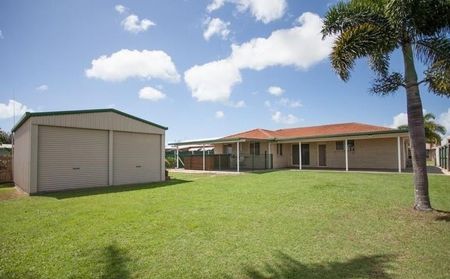 Well designed lowset brick home with shed and spa - Photo 4