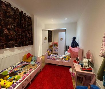 3 bedroom flat to rent - Photo 5