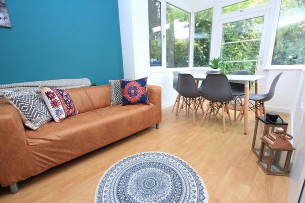 8 Bed Semi-Detached House, Heatherdeane Road, SO17 - Photo 1