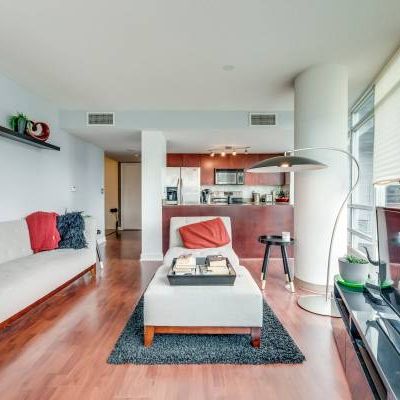 Spectacular 1 Bedroom + Den Suite with CN Tower Views in the Entertain - Photo 4